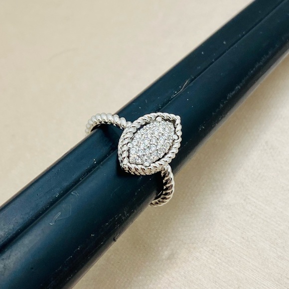 EUC Roberto Coin 18k Twisted White Gold Marquise Shaped Pave Diamond Ring - Picture 12 of 17